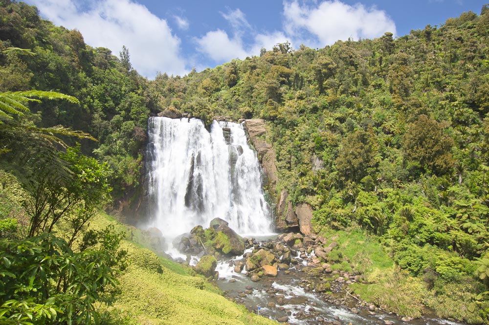 Vodopády Marokopa Falls, Te Anga, Waitomo, Nový Zéland